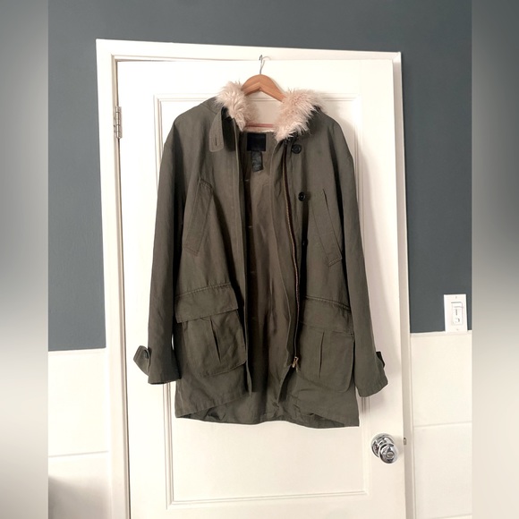 Smythe Anorak with Faux Fur Collar in M - Picture 2 of 5